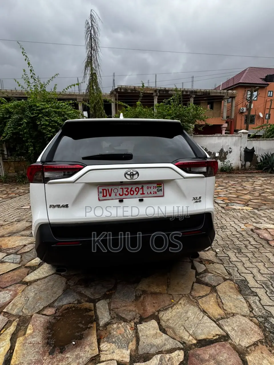 Toyota RAV4 XLE 2021 White