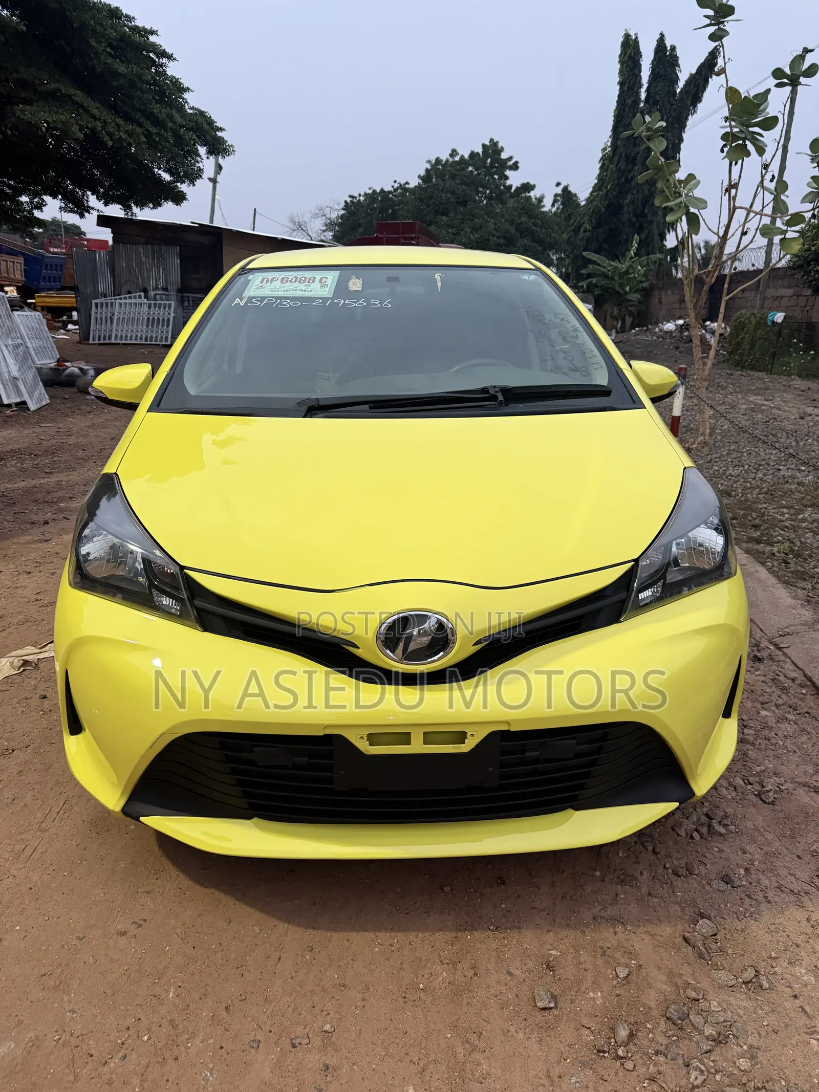 Toyota Vitz 1.3 FWD 5dr 2015 Yellow