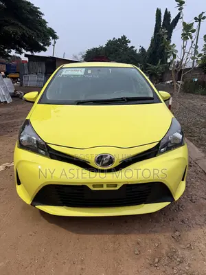 Toyota Vitz 1.3 FWD 5dr 2015 Yellow
