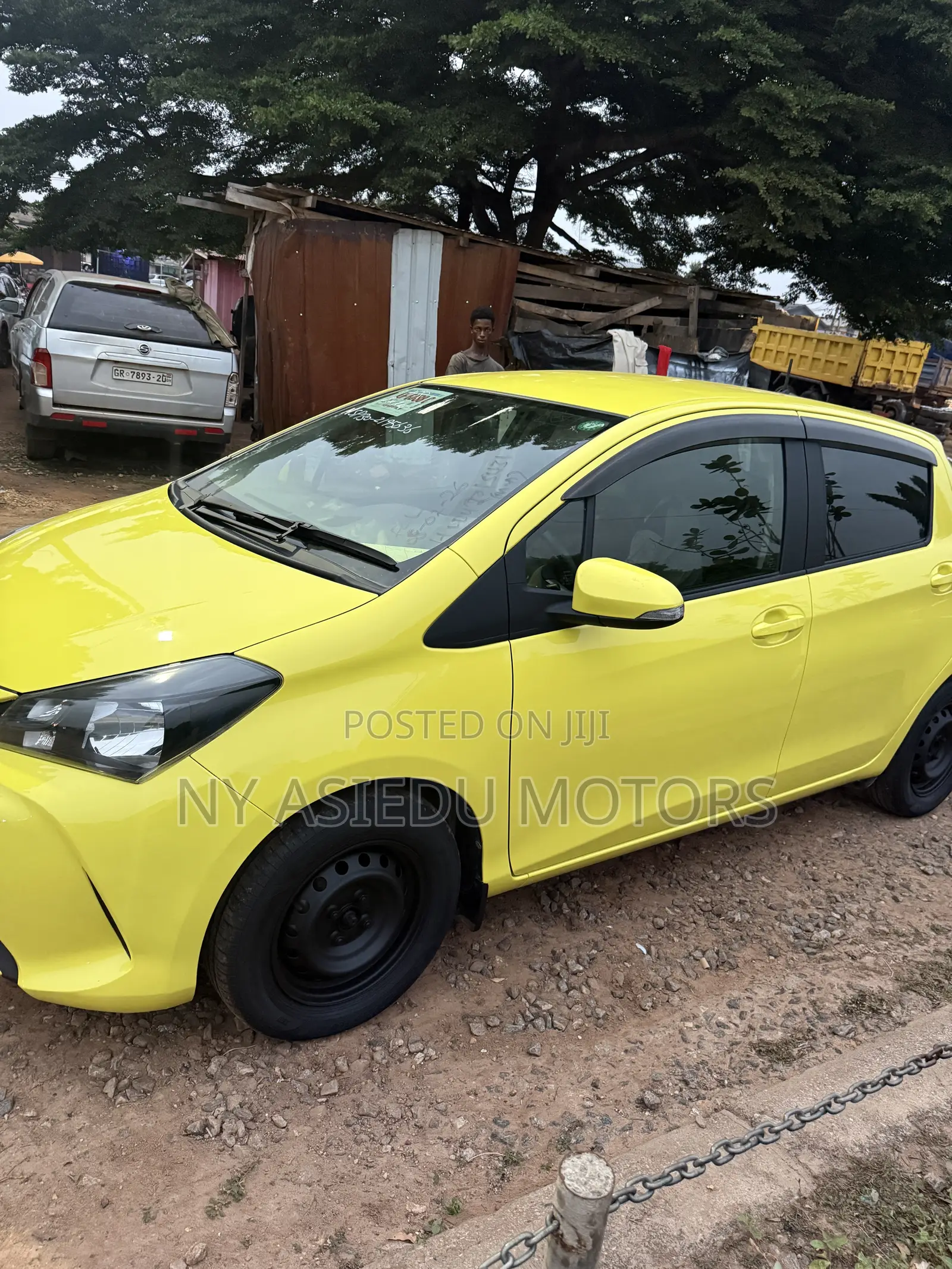 Toyota Vitz 1.3 FWD 5dr 2015 Yellow