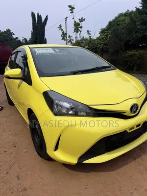 Toyota Vitz 1.3 FWD 5dr 2015 Yellow