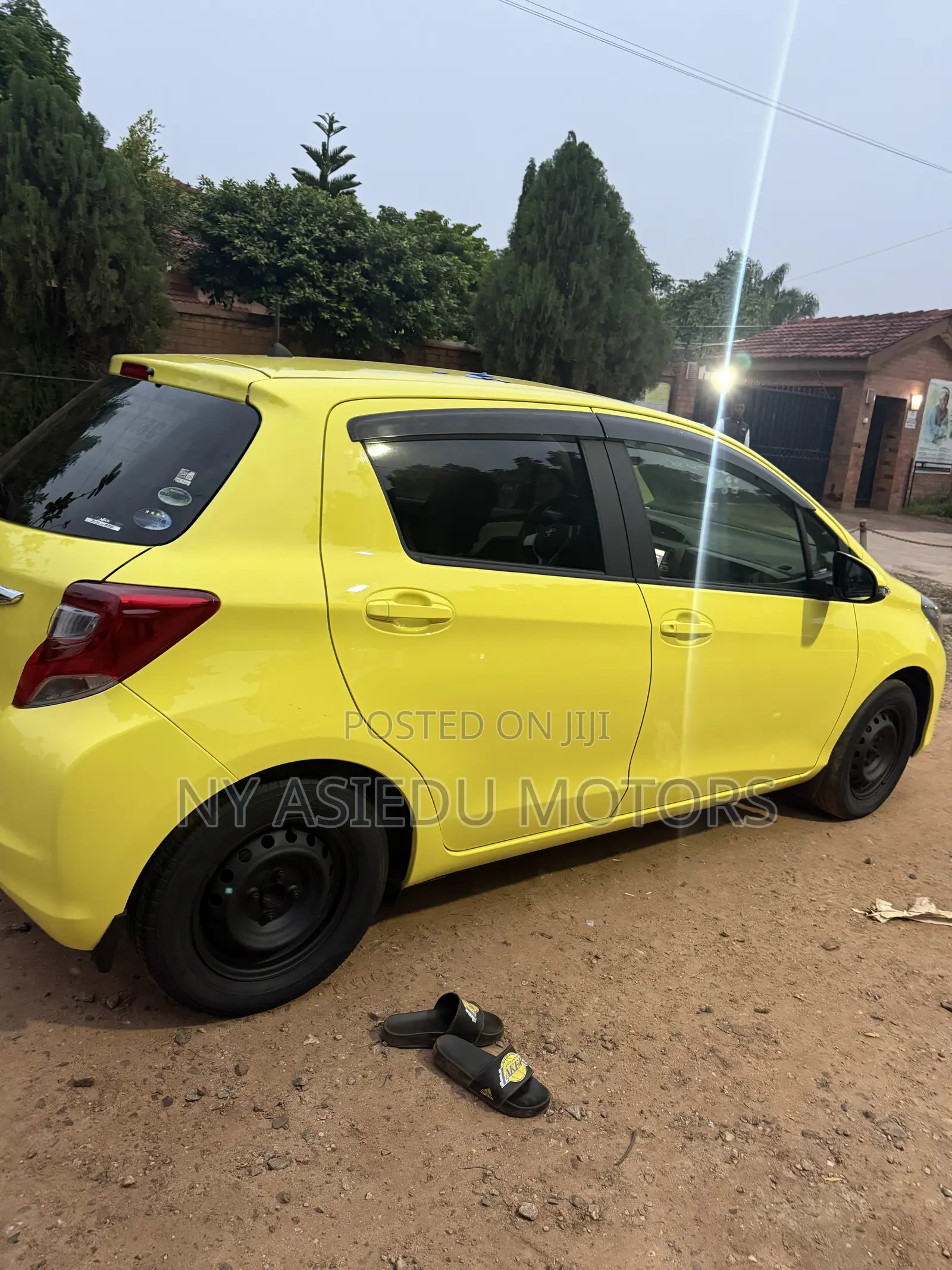 Toyota Vitz 1.3 FWD 5dr 2015 Yellow
