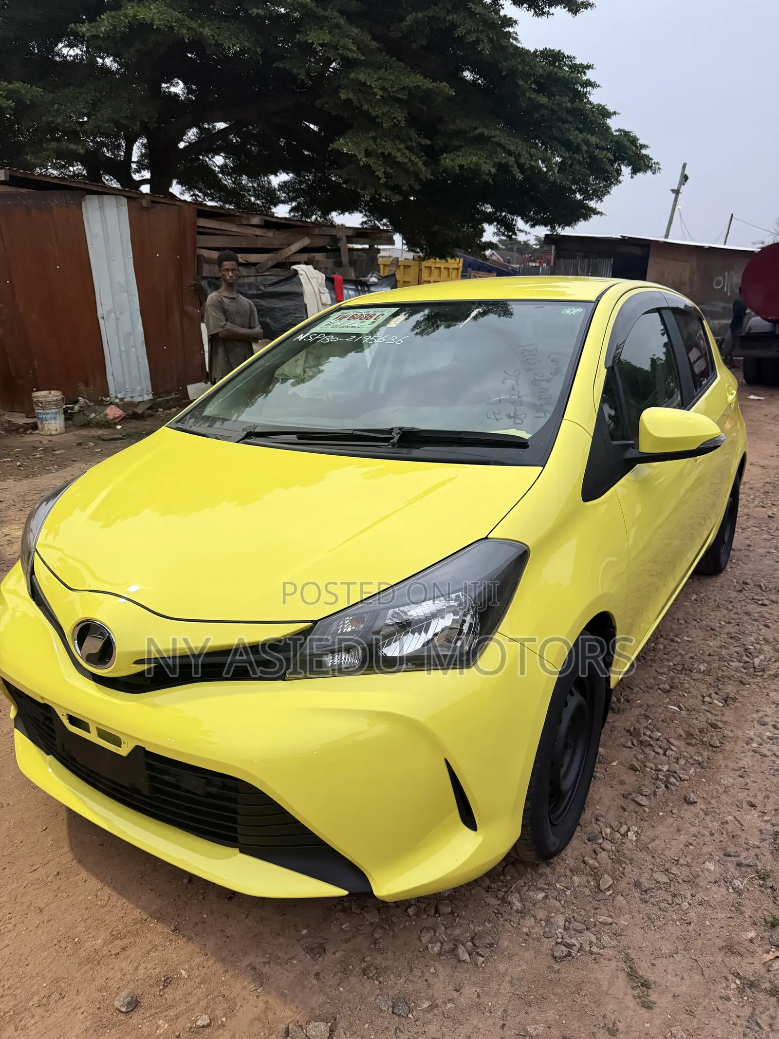 Toyota Vitz 1.3 FWD 5dr 2015 Yellow