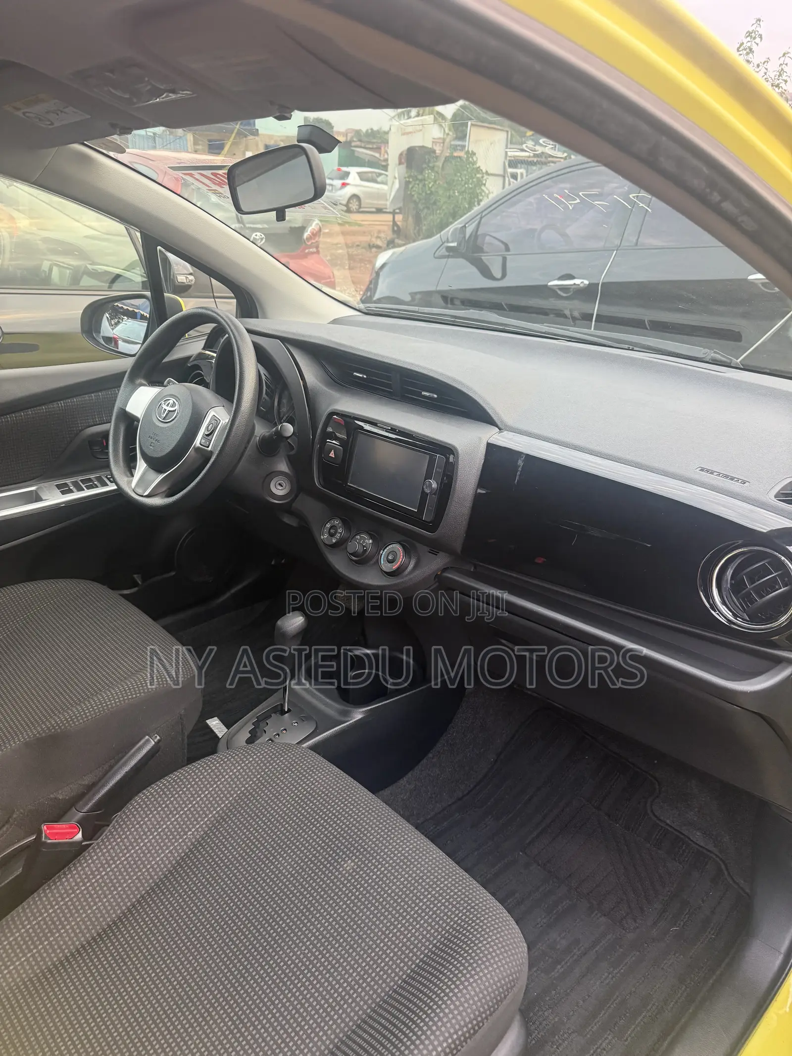 Toyota Vitz 1.3 FWD 5dr 2015 Yellow