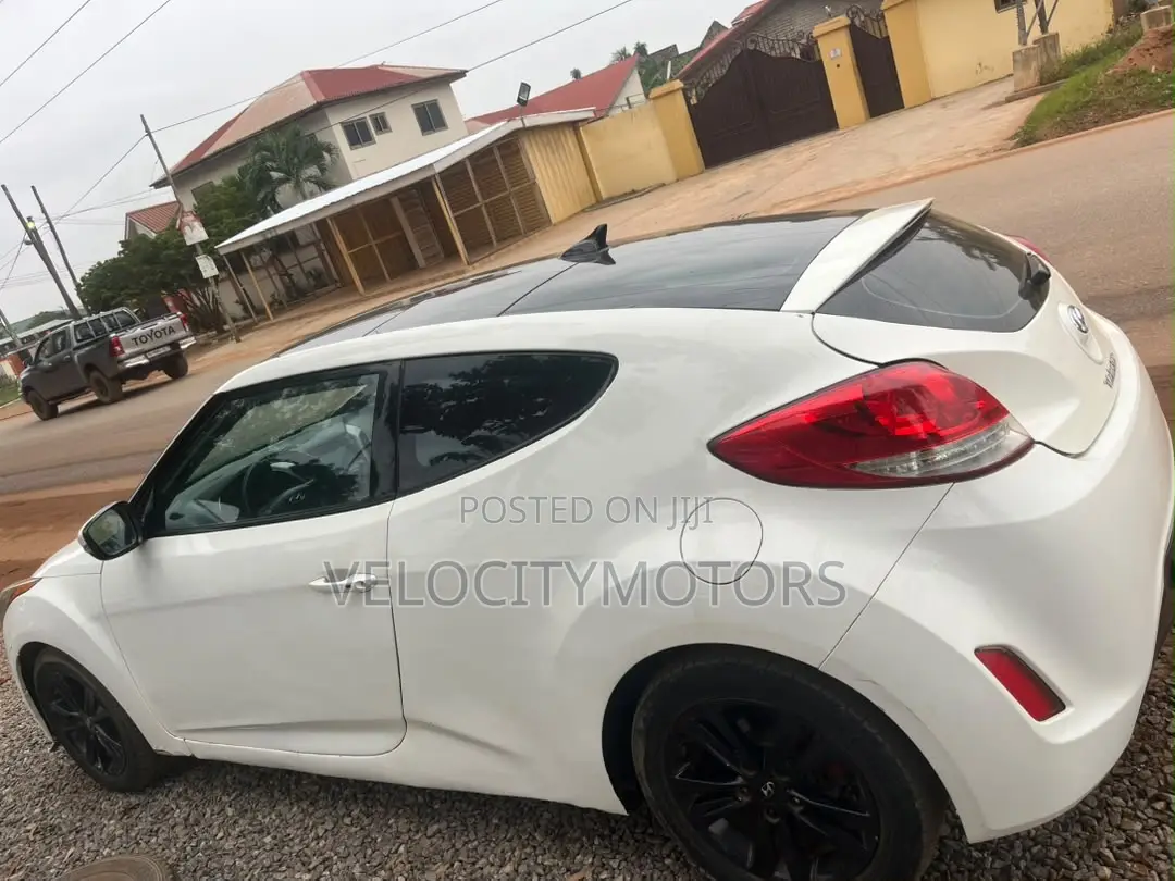 Hyundai Veloster Automatic 2012 White