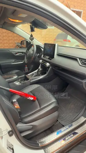 Toyota RAV4 XLE Premium AWD 2020 White