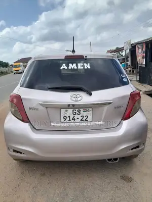 Toyota Vitz 1.3 FWD 5dr 2012 Silver