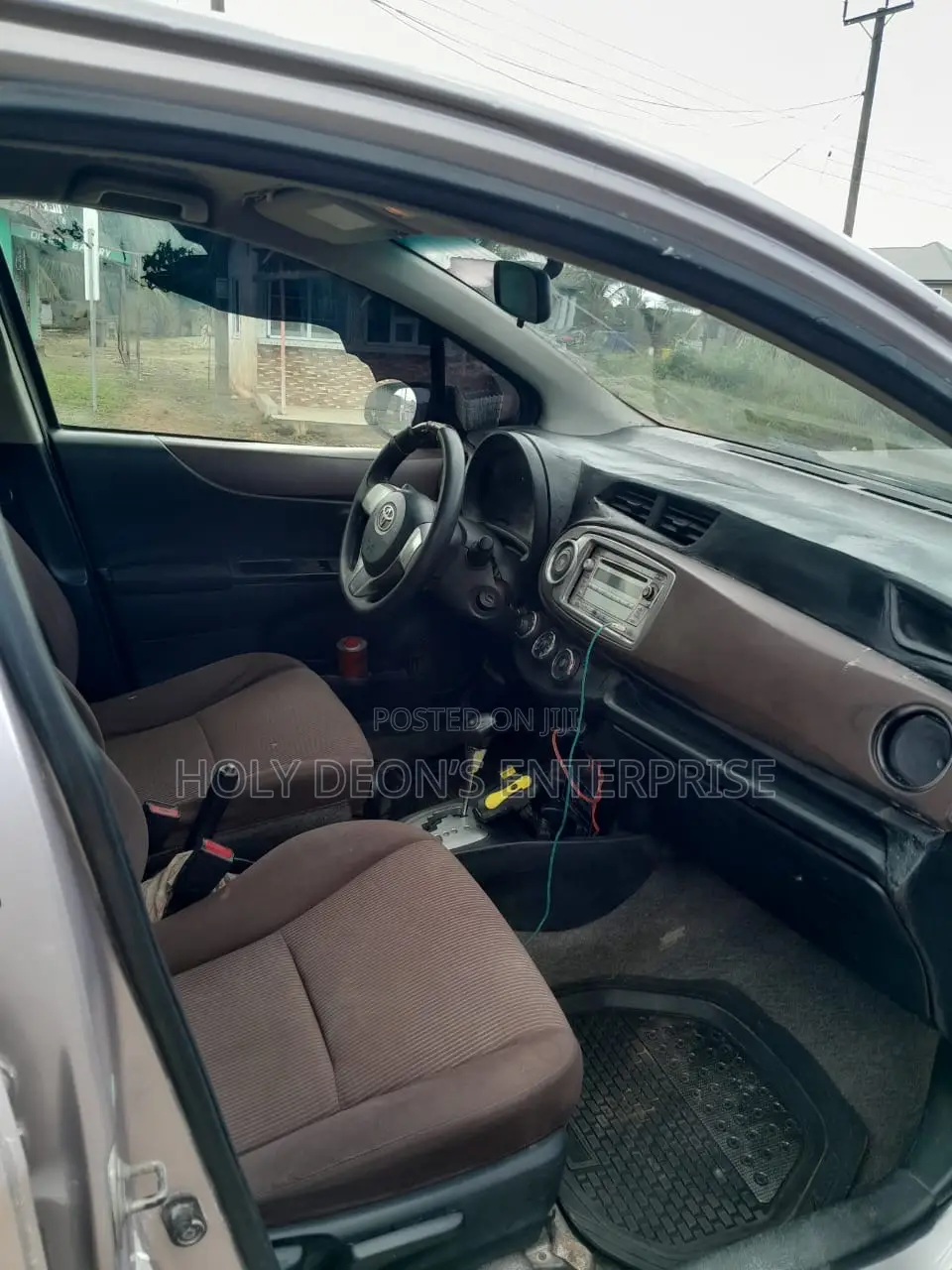 Toyota Vitz 1.3 FWD 5dr 2012 Silver