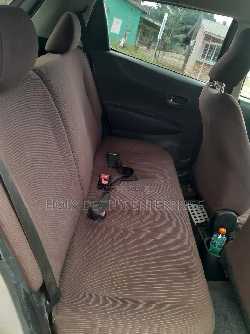 Toyota Vitz 1.3 FWD 5dr 2012 Silver