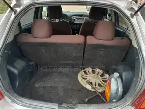 Toyota Vitz 1.3 FWD 5dr 2012 Silver