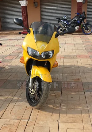 Honda VF 2010 White