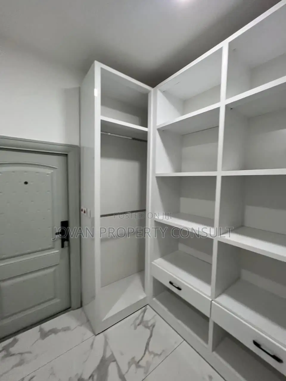 5bdrm House in Achimota for sale