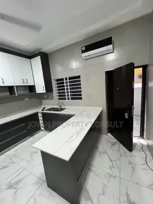 5bdrm House in Achimota for sale