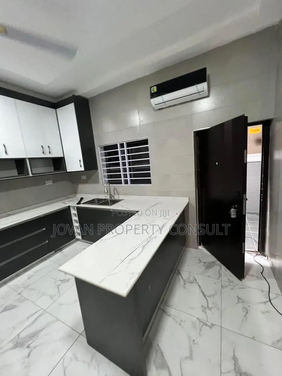 5bdrm House in Achimota for sale