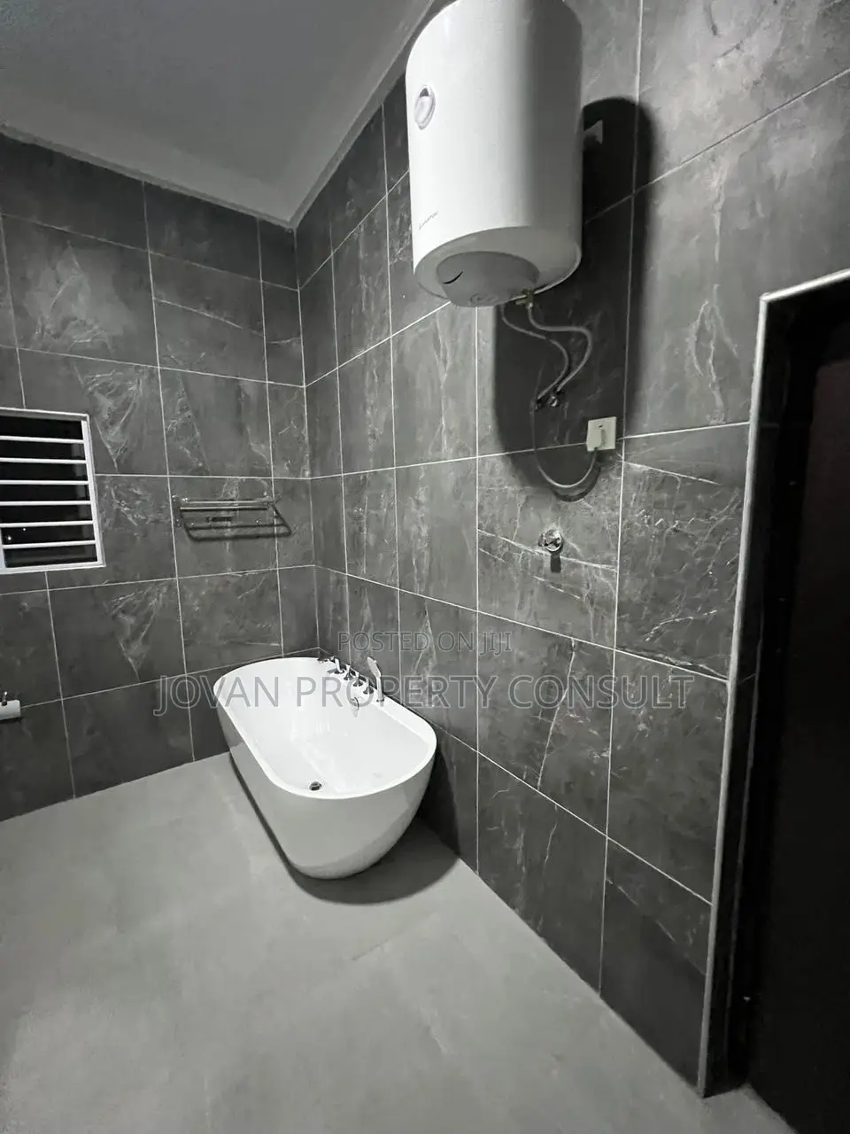 5bdrm House in Achimota for sale