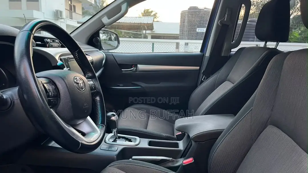 Toyota Hilux SR5 4x4 2018 Blue