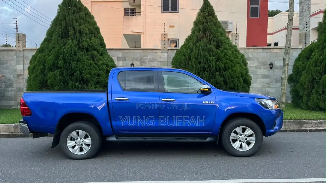 Toyota Hilux SR5 4x4 2018 Blue