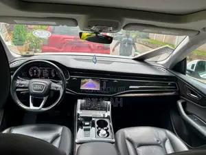 Audi Q8 2022 White