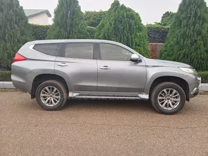 Mitsubishi Montero Sport 2017 Gray