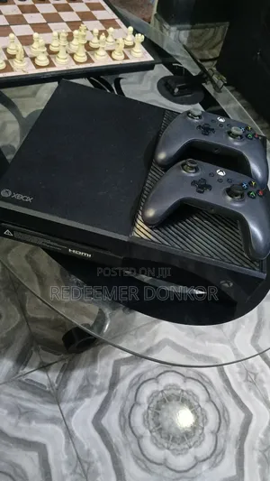 Xbox One With 2 Controllers