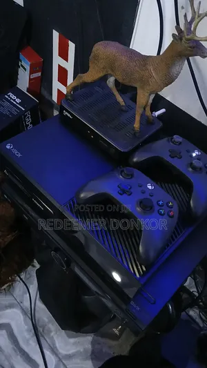 Xbox One With 2 Controllers