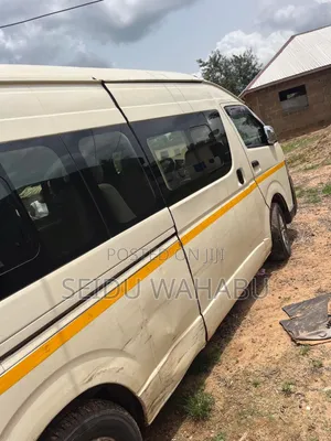 Toyota HiAce 2021 White