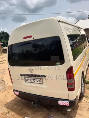Toyota HiAce 2021 White