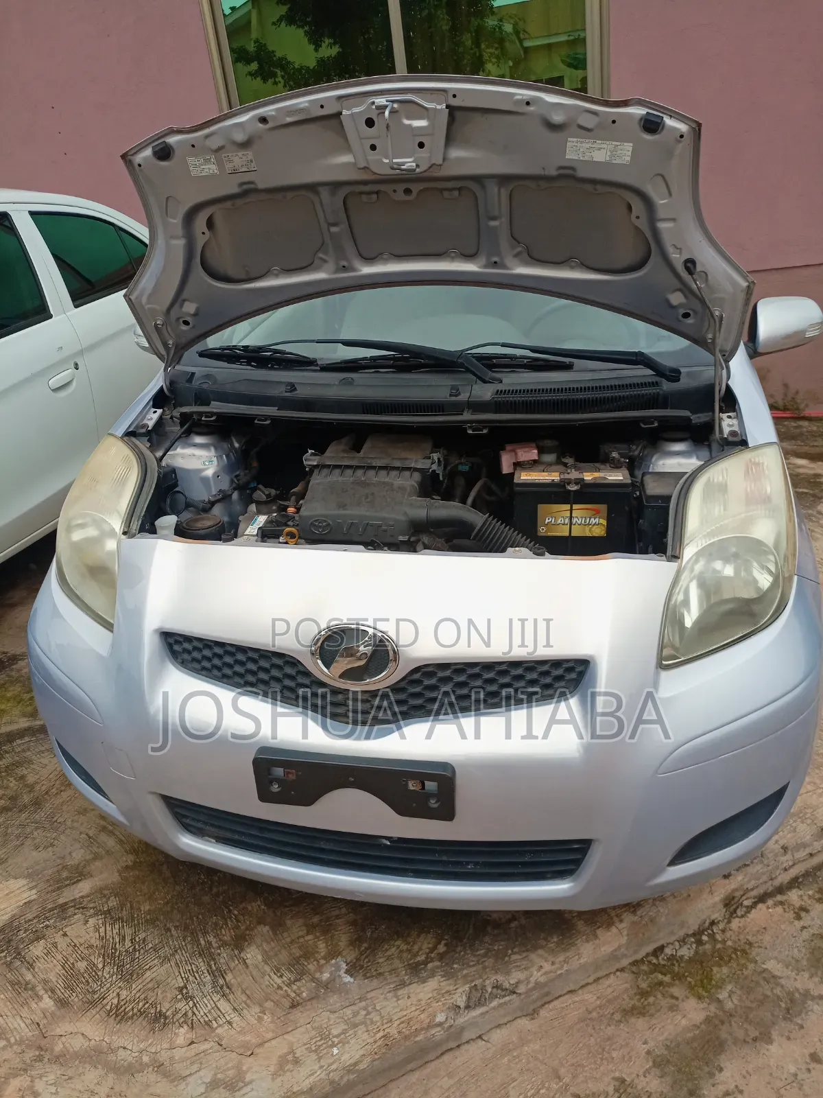 Toyota Vitz 2010 Silver