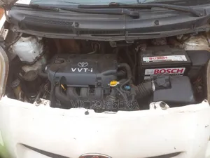 Toyota Yaris 2010 White