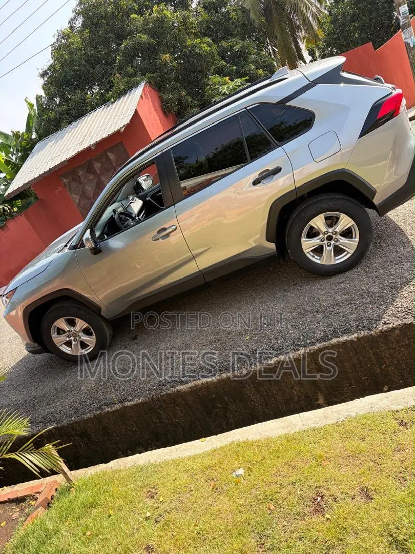 Toyota RAV4 XLE AWD 2020 Gray