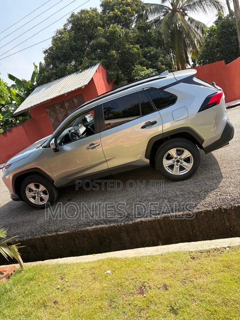 Toyota RAV4 XLE AWD 2020 Gray