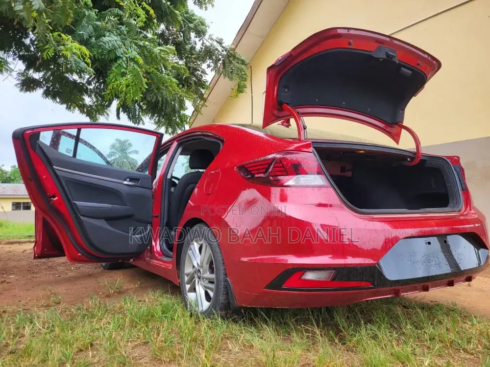 Hyundai Elantra 2020 Red