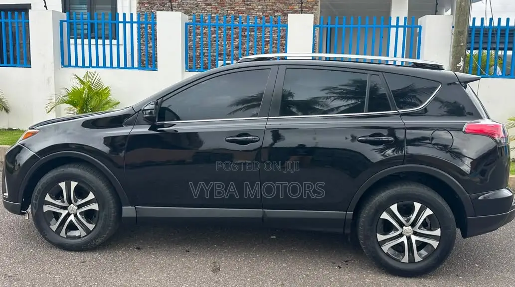 Toyota RAV4 LE 4dr SUV AWD (2.5L 4cyl 6A) 2018 Black