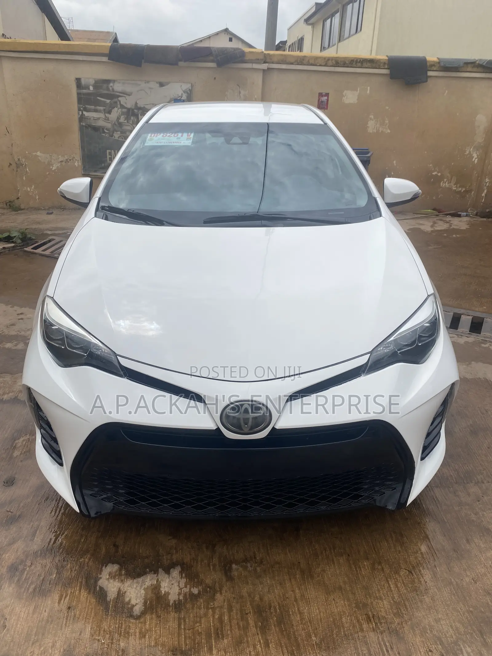 Toyota Corolla SE (1.8L 4cyl 2A) 2019 White