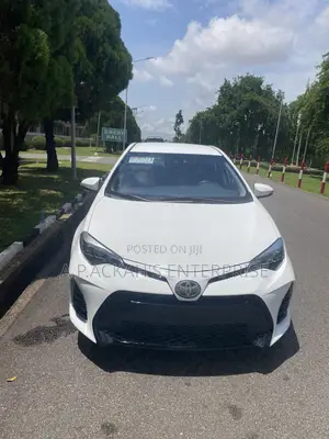 Toyota Corolla SE (1.8L 4cyl 2A) 2019 White