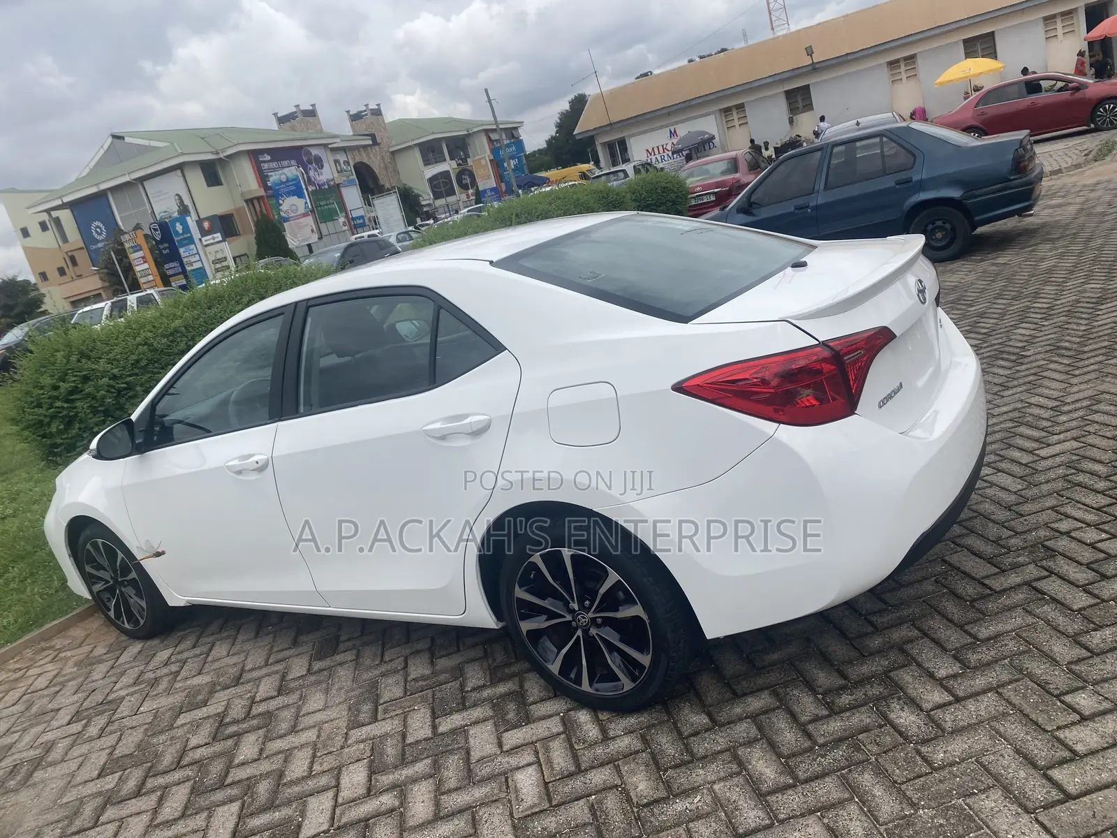 Toyota Corolla SE (1.8L 4cyl 2A) 2019 White
