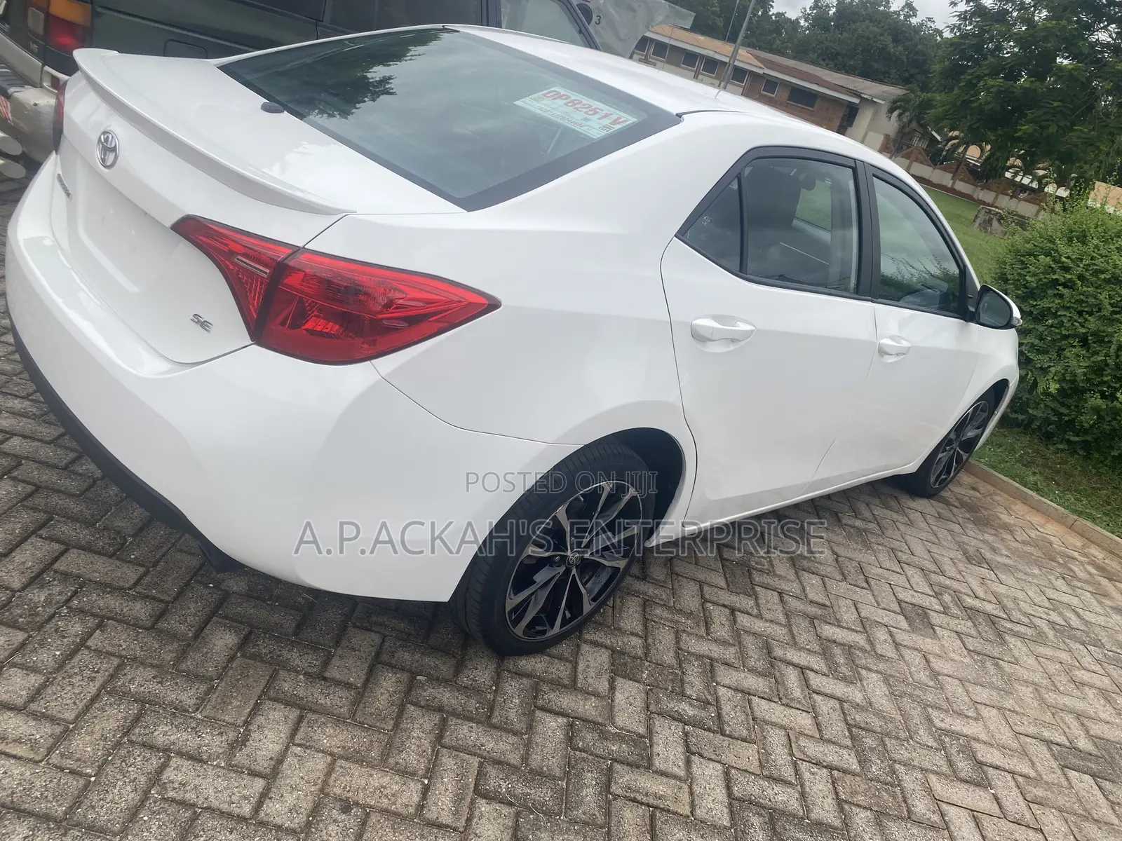 Toyota Corolla SE (1.8L 4cyl 2A) 2019 White
