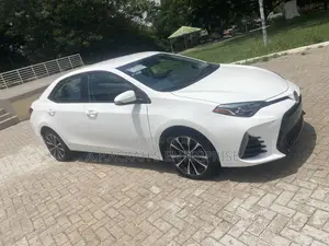 Toyota Corolla SE (1.8L 4cyl 2A) 2019 White
