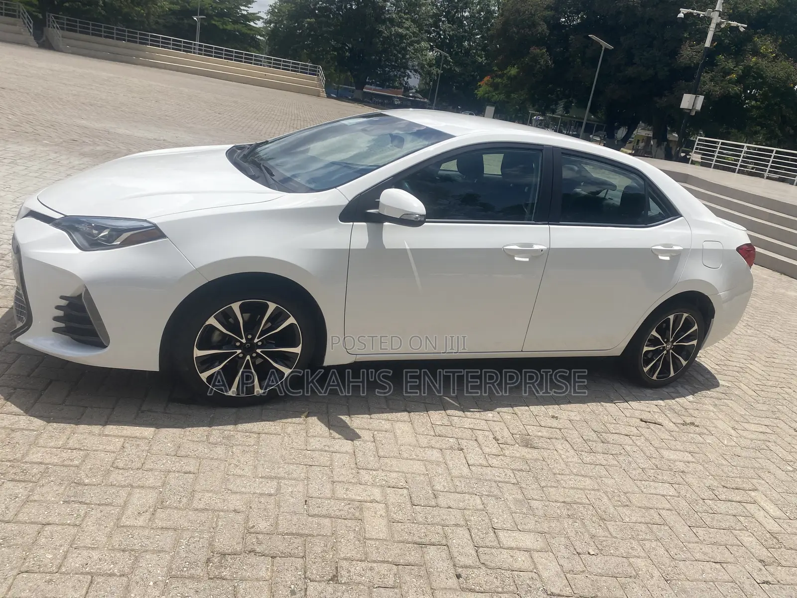 Toyota Corolla SE (1.8L 4cyl 2A) 2019 White