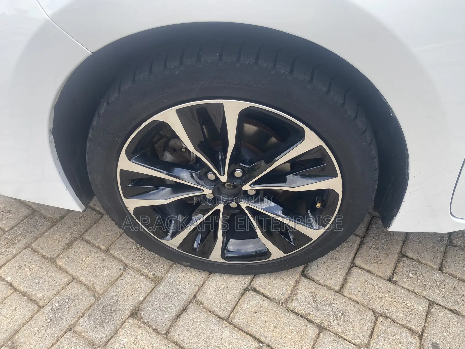 Toyota Corolla SE (1.8L 4cyl 2A) 2019 White