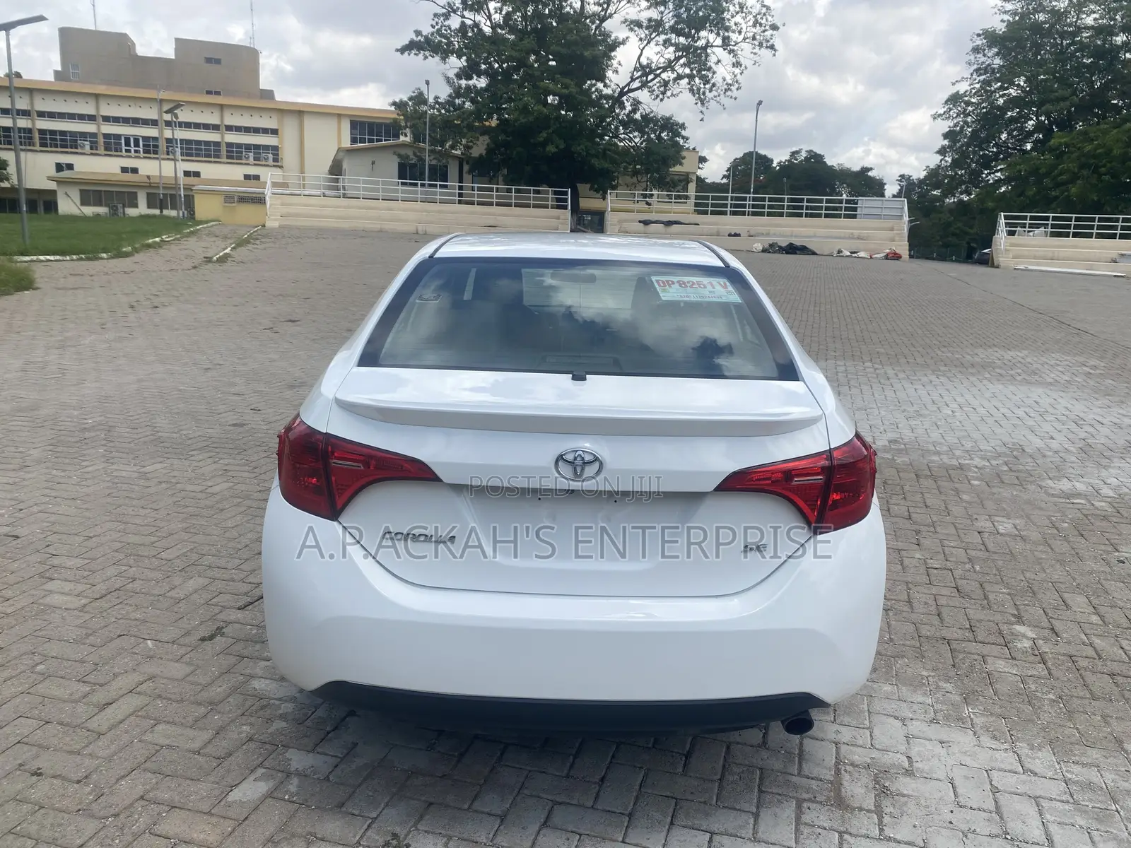 Toyota Corolla SE (1.8L 4cyl 2A) 2019 White