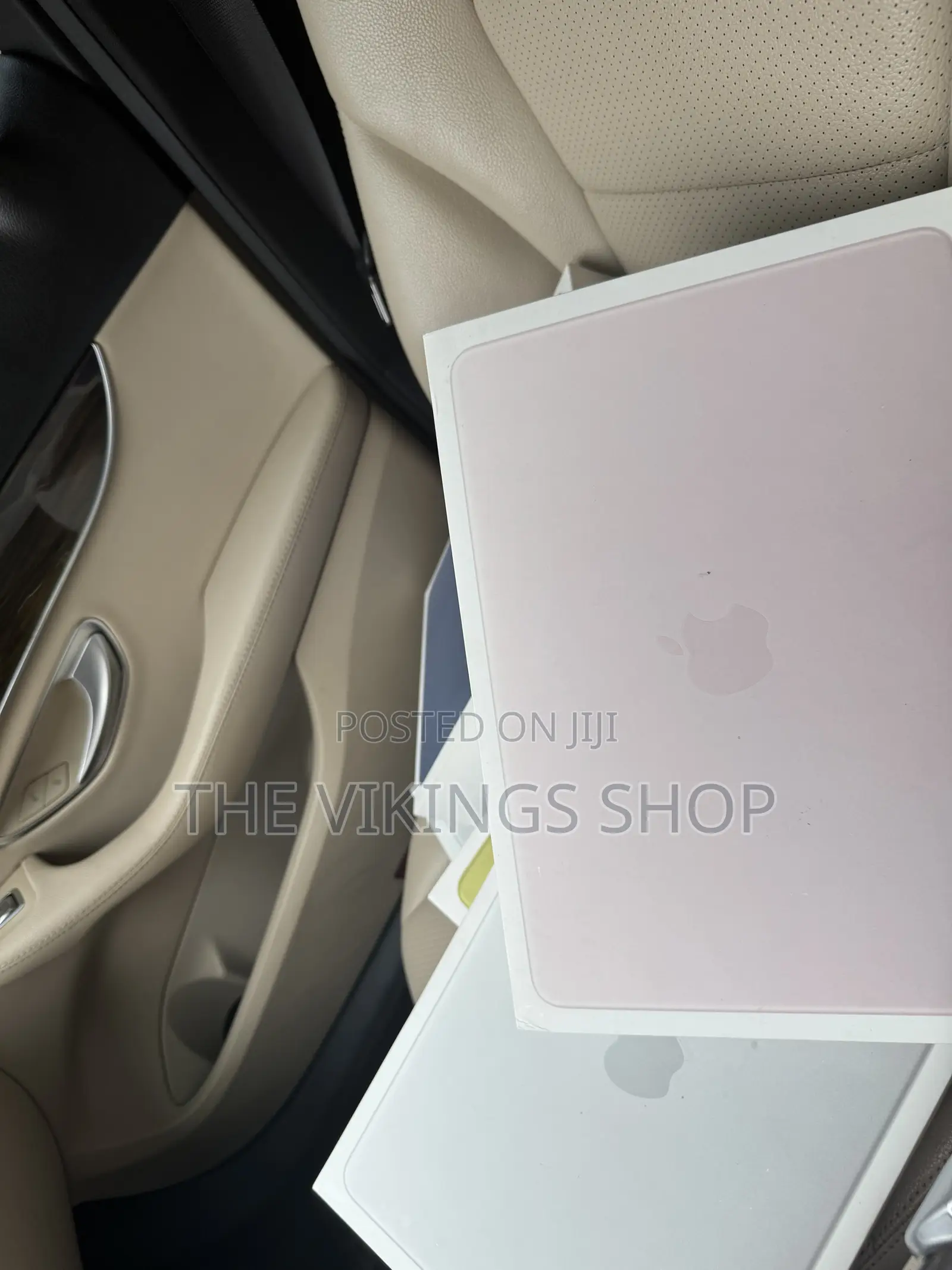 New Laptop Apple MacBook 8GB Intel Core i5 SSD 256GB