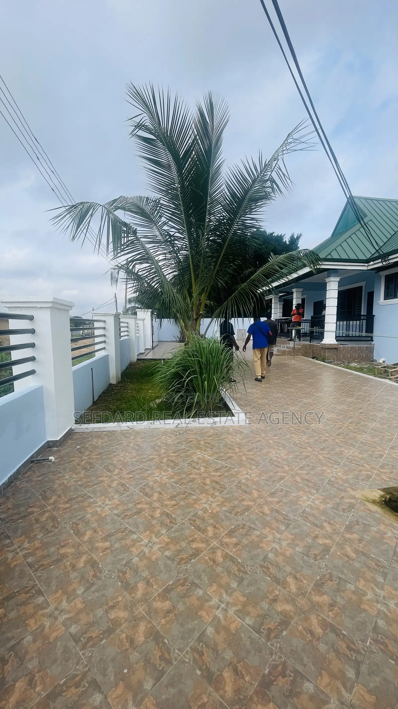 5bdrm House in Sefdard Properties, Amasaman for rent