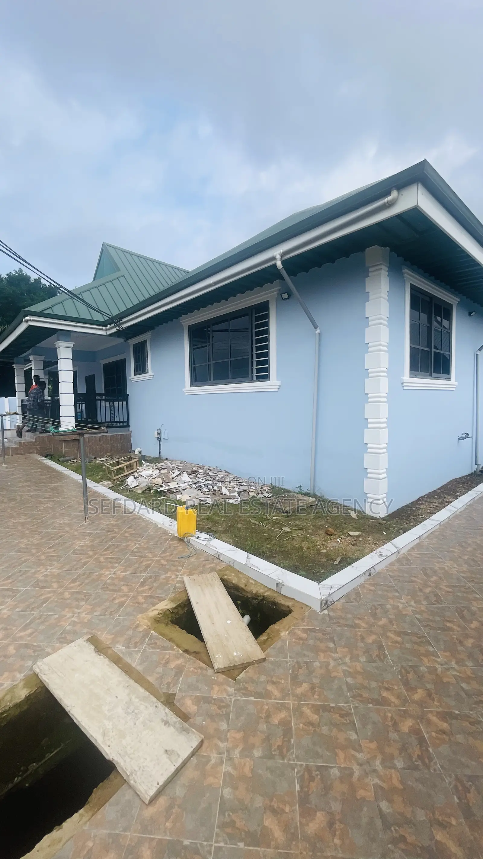 5bdrm House in Sefdard Properties, Amasaman for rent