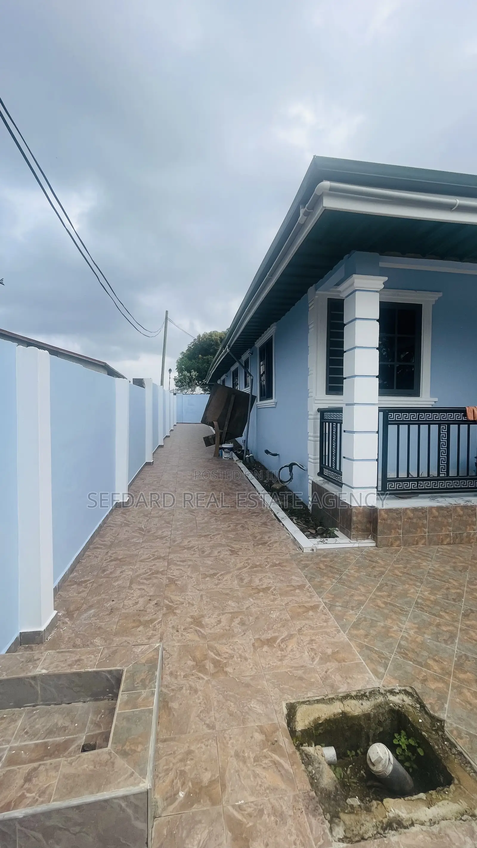 5bdrm House in Sefdard Properties, Amasaman for rent