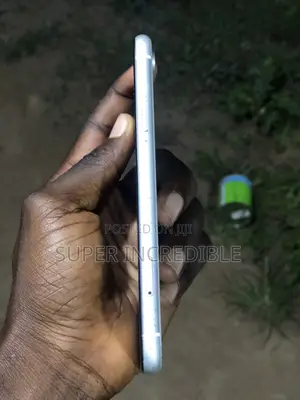 Apple iPhone XR 64 GB White