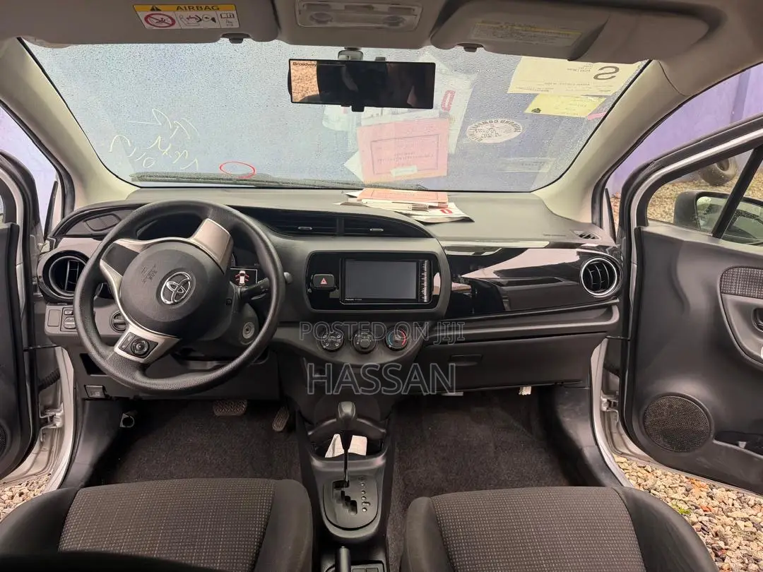 Toyota Vitz 1.5 FWD 5dr 2015 Silver