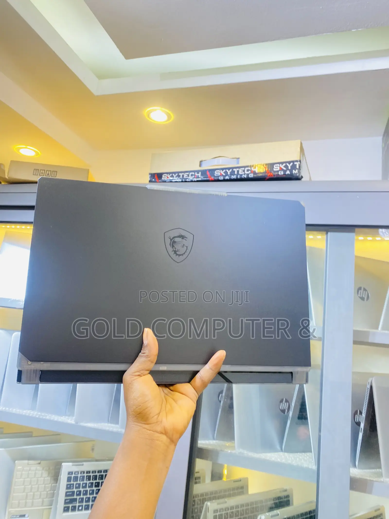 Laptop MSI Cyborg 15 24GB Intel Core i7 SSD 1T