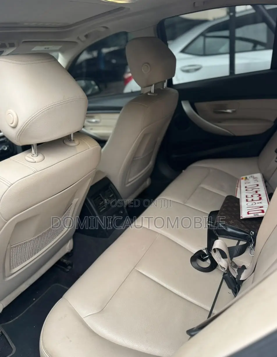 BMW 320i Sedan RWD 2015 Blue