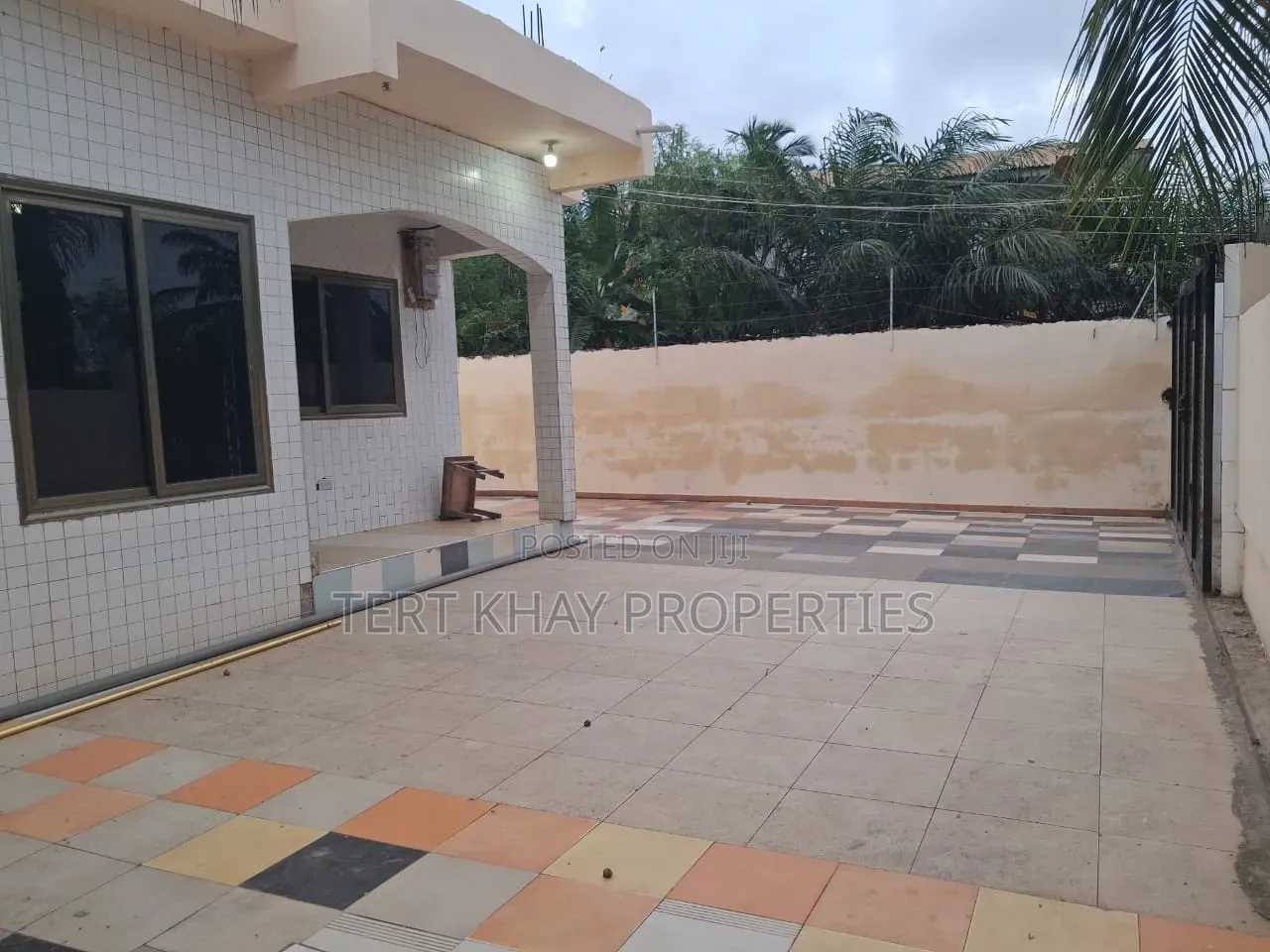 3bdrm House in Spintex, Baatsona Total for rent